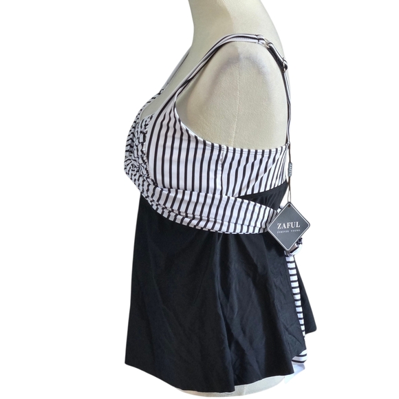 NWT Zaful Black and White Striped Women's Tankini Swimsuit Top US size 8-10 - Picture 2 of 10